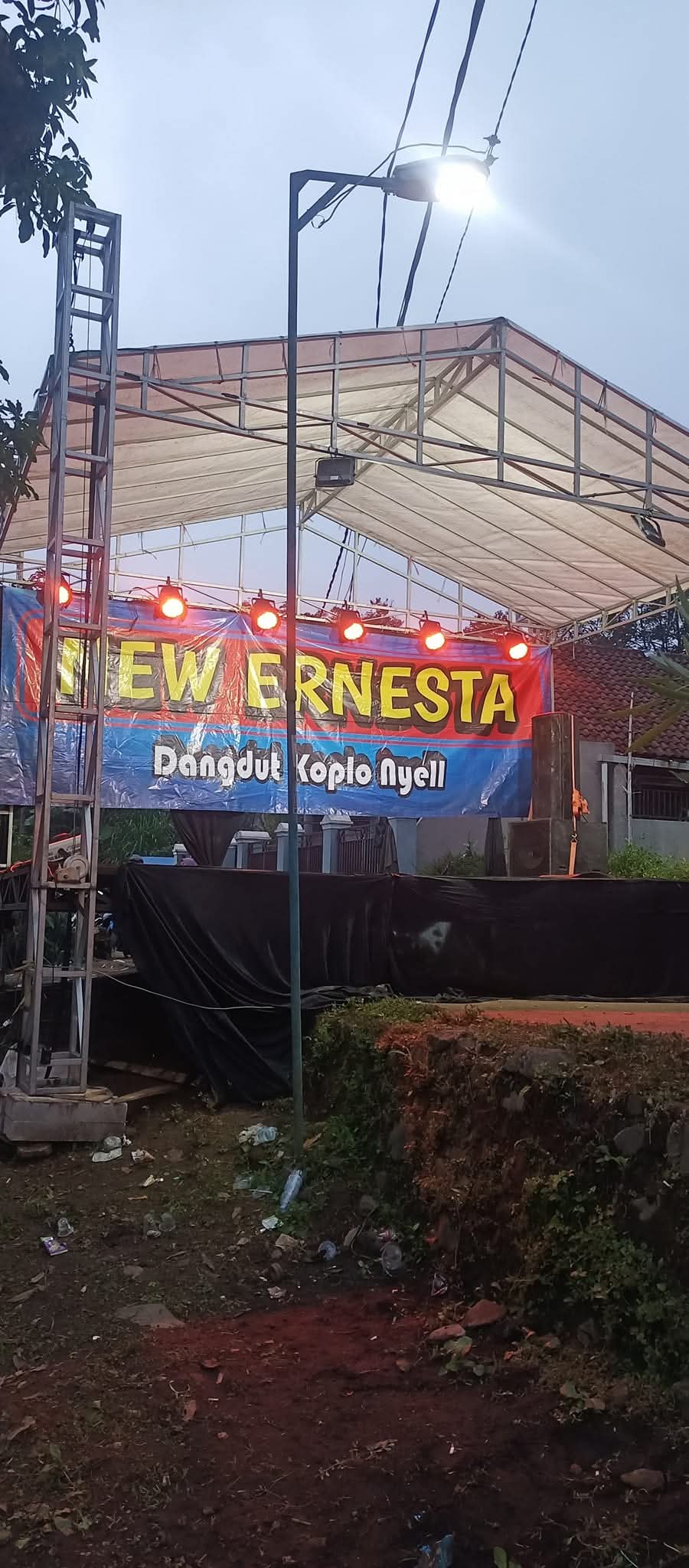 Om new ernesta