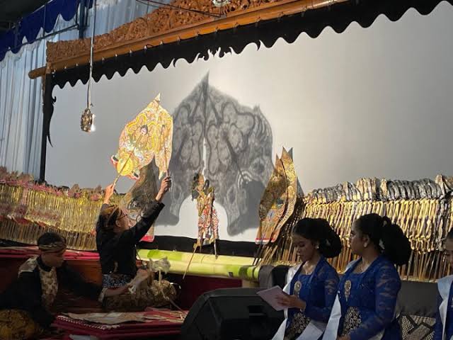 Dalang Wayang Kulit