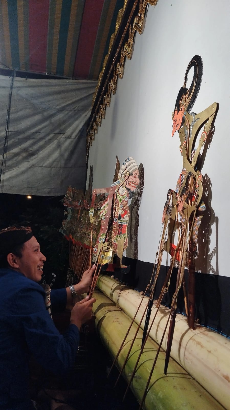 Dalang wayang kulit