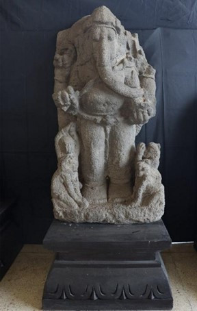 ARCA GANESHA BERDIRI