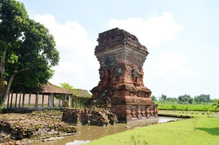 BANGUNAN CANDI BANGKAL